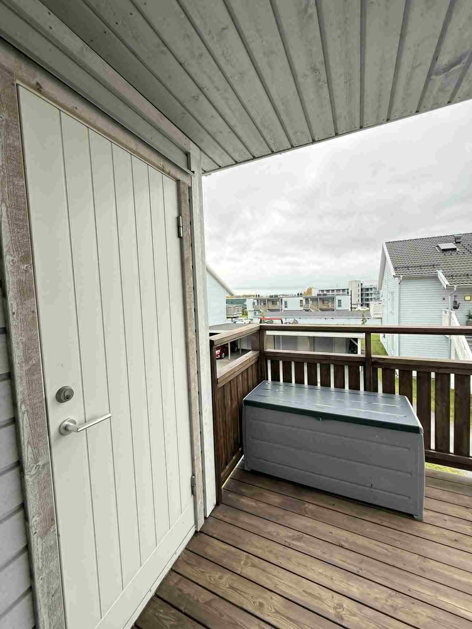 Bod på balkong. Det følger også med egen ekstern bod. 